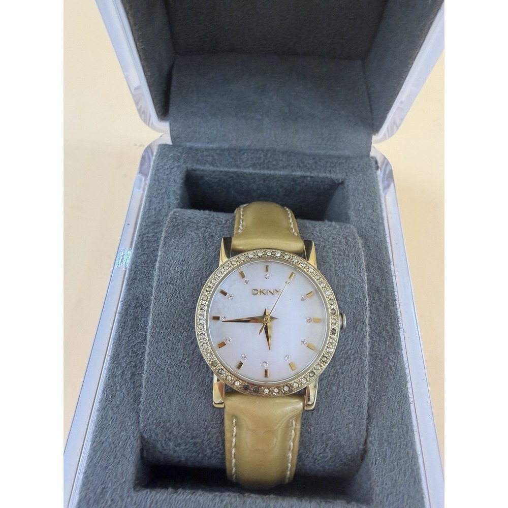 DKNY NY8118 Women's Gold Tone Crystal Watch Genuine Leather Strap Box Untested